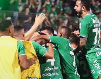 Futebol: Chape vence o Santos de virada na Arena Condá e se distancia do Z4