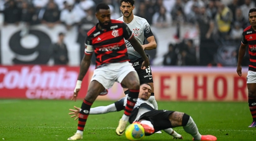 Futebol: Flamengo tem Bruno Henrique expulso, mas segura o Corinthians e vai à final