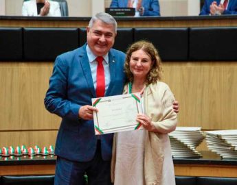 Deputado Lunelli homenageia Décio da Silva com Comenda