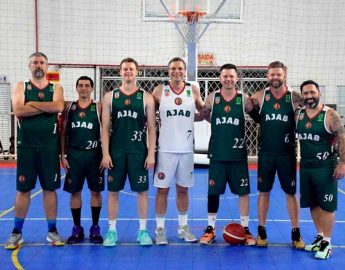 Veteranos do basquete jaraguaense em três seleções por Santa Catarina