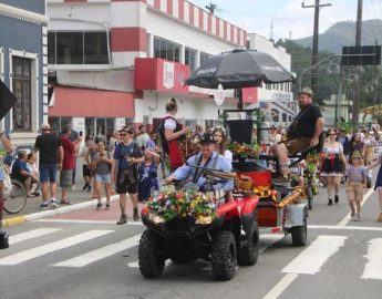 Desfile é um espetáculo à parte da programação da Festa dos Atiradores