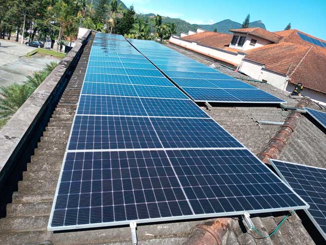 HSA implanta painéis solares