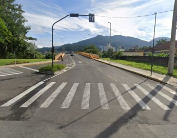 Obra de instalação de redes de água e esgoto na Ponte José Modestino Junkes continua nesta terça-feira (05)