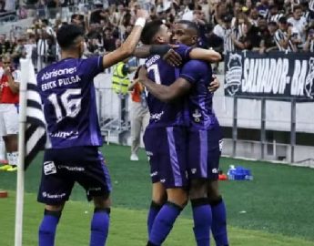 Futebol: Com estádio cheio, Ceará vence Avaí e adia acesso do Santos