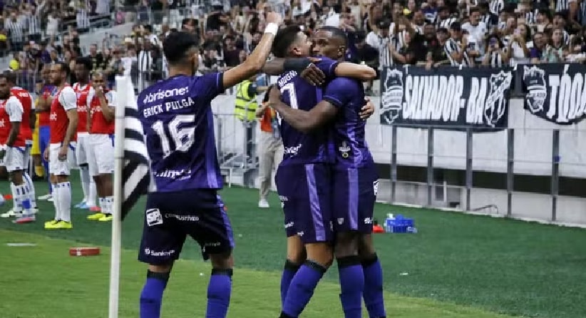 Futebol: Com estádio cheio, Ceará vence Avaí e adia acesso do Santos