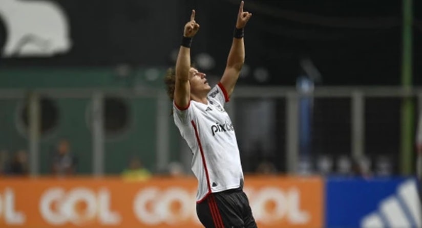 Futebol: Com gol de falta de David Luiz, Flamengo vence o Cruzeiro e se mantém no G4