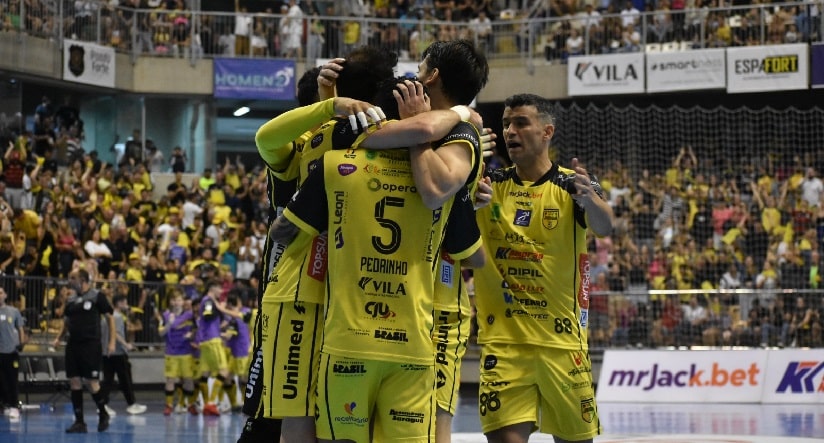 Futsal: De virada, Jaraguá ganha do Tubarão pelas quartas de final da Série Ouro