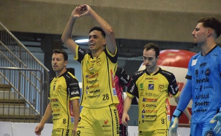 Futsal: Jaraguá duela contra o Pato nas semifinais da LNF