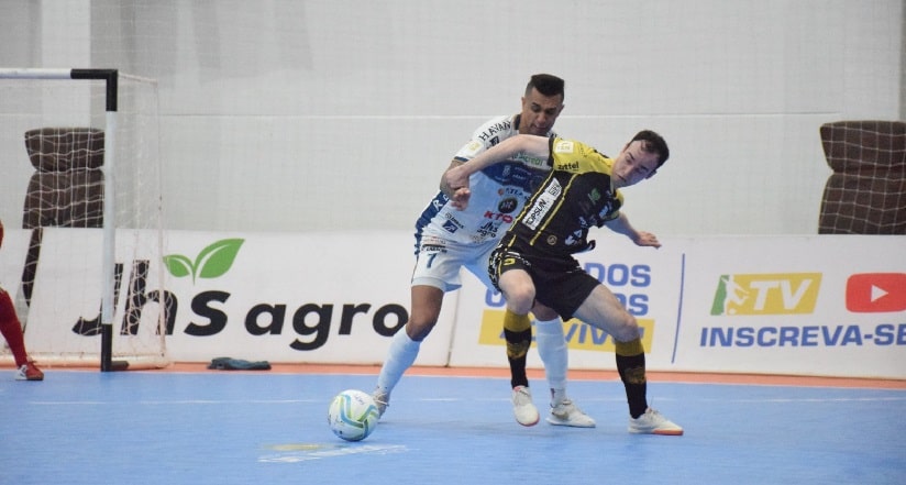 Futsal: Com a Arena lotada, Jaraguá briga contra o Pato por uma vaga na final da LNF