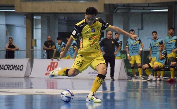 Futsal: Jaraguá perde do Pato na ida das semifinais da LNF