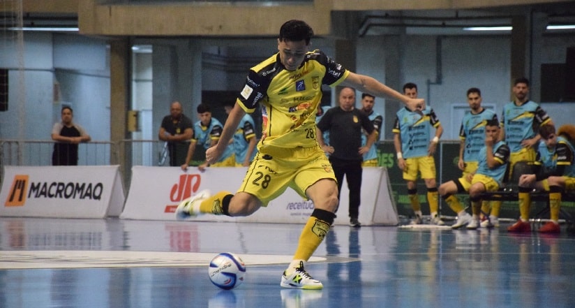 Futsal: Jaraguá perde do Pato na ida das semifinais da LNF