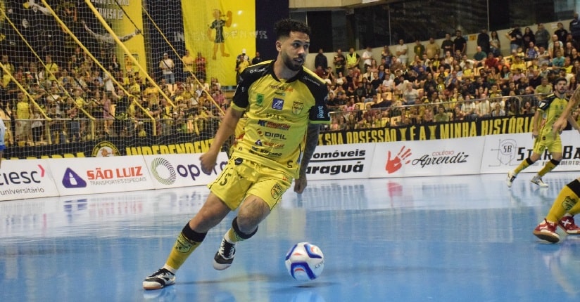 Futsal: Jaraguá perde do Pato na ida das semifinais da LNF