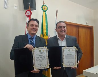 Adriano Zimmermann e Dênis Lunelli são diplomados em cerimônia oficial em Guaramirim