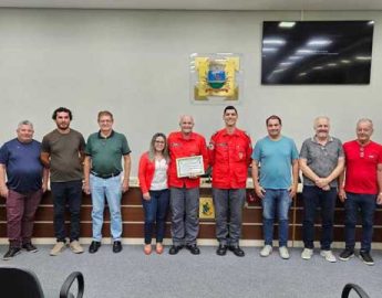 Coordenador do programa Bombeiros na Escola é reconhecido no Legislativo