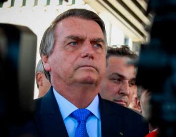 Bolsonaro volta a Brasília no prazo final para sua defesa