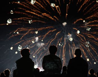 Ano Novo: um a cada 10 acidentes com fogos de artifício levam à amputação