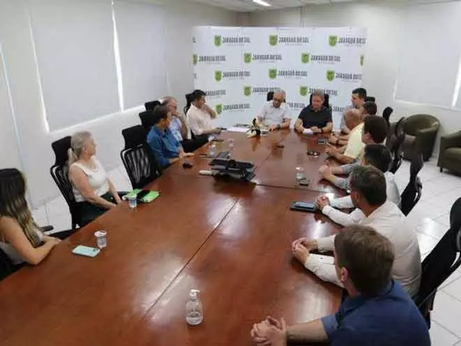 Prefeito Jair faz primeira reunião