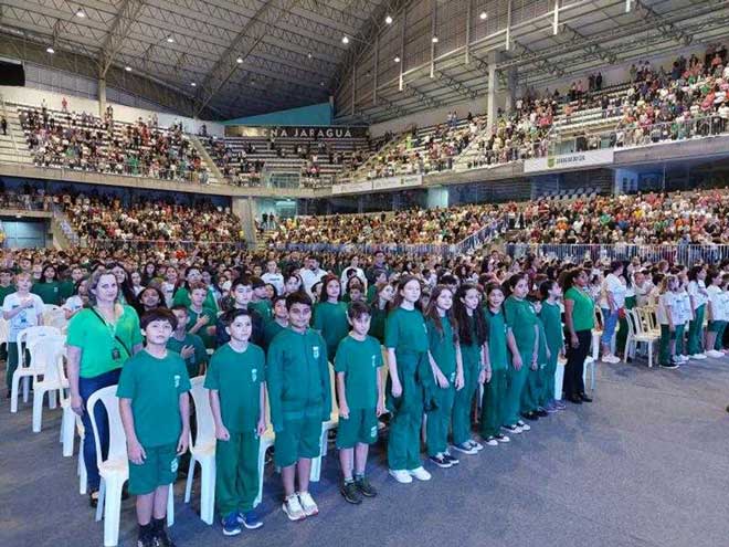 Crianças recebem o certificado de “Amigo da Água”