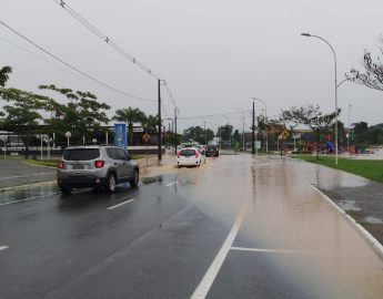 Rua Victor Bauer na Via Verde interditada devido ao nível do Rio Itapocu