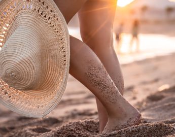 Principal destino dos brasileiros nas férias, areia das praias pode trazer problemas à saúde