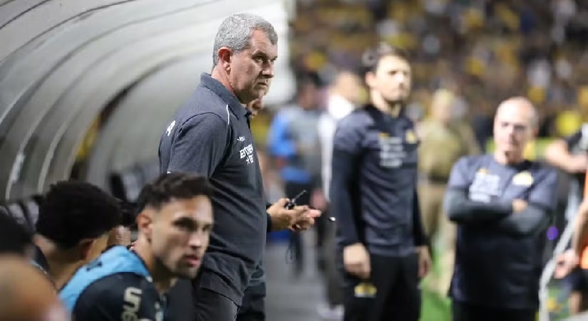 Futebol: Cláudio Tencati deixa o cargo de técnico do Criciúma após mais de três anos