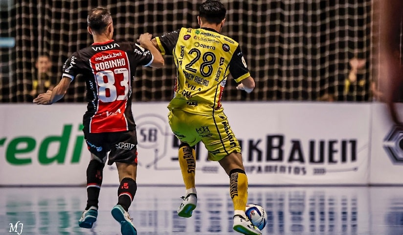 Futsal: Jaraguá busca contra o Praia Clube a quinta estrela da LNF