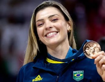 Vôlei: Rosamaria celebra 2024 e mira Los Angeles 2028 com equilíbrio e força