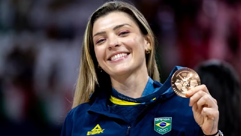 Vôlei: Rosamaria celebra 2024 e mira Los Angeles 2028 com equilíbrio e força