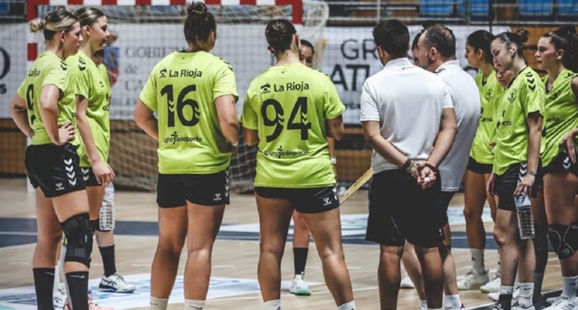 Handebol: Atleta de Massaranduba recebe visita da família na Espanha