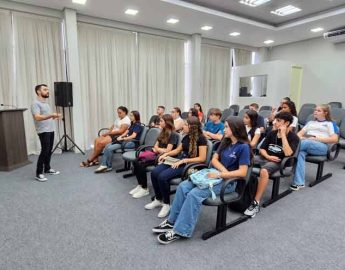 Vereadores mirins têm o primeiro contato na Câmara Municipal