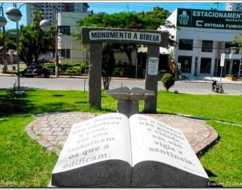 Vereadores propõem um monumento dedicado à Bíblia