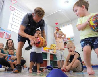 Berçário e maternal também têm aulas de educação física em Jaraguá