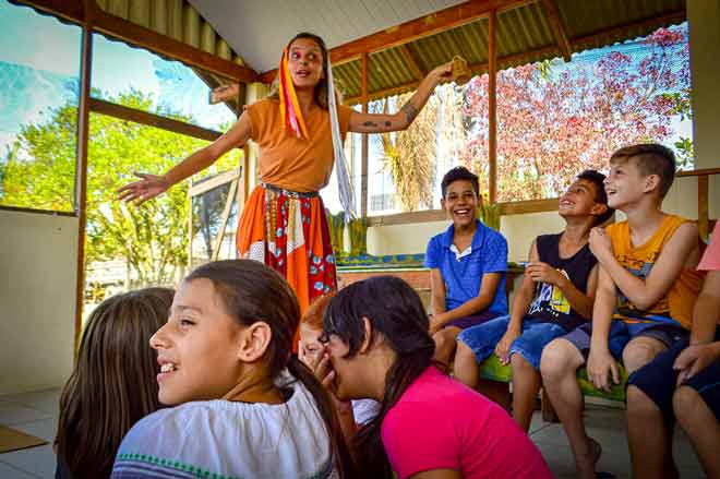 Espetáculo "A Menina que Virou Lua"