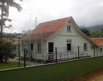 Município entrega obras de restauro da escola histórica do Rio da Luz