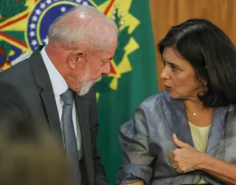 Nísia reclama da forma como foi demitida por Lula