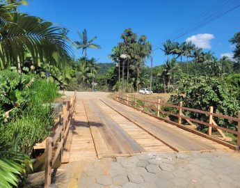 Ponte na Rua Heinrich Gutz recebe nova estrutura