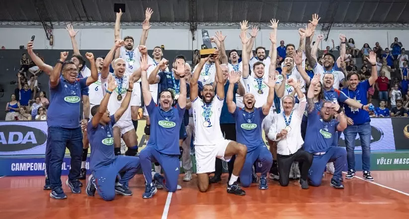 Vôlei: Cruzeiro bate o Praia Clube, de virada, e conquista 11º Sul-Americano